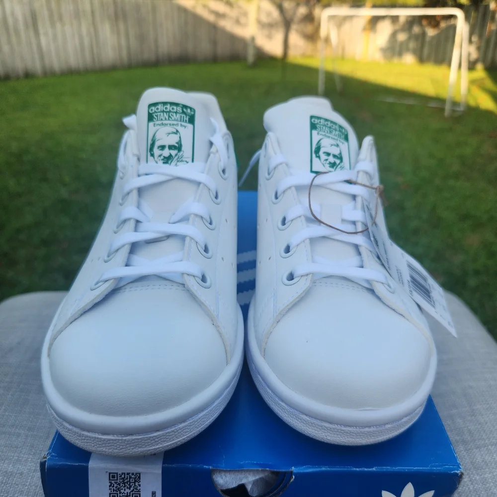 Adidas Originals Stan Smith White & Green  Sneakers Size 3 1/2   NWB